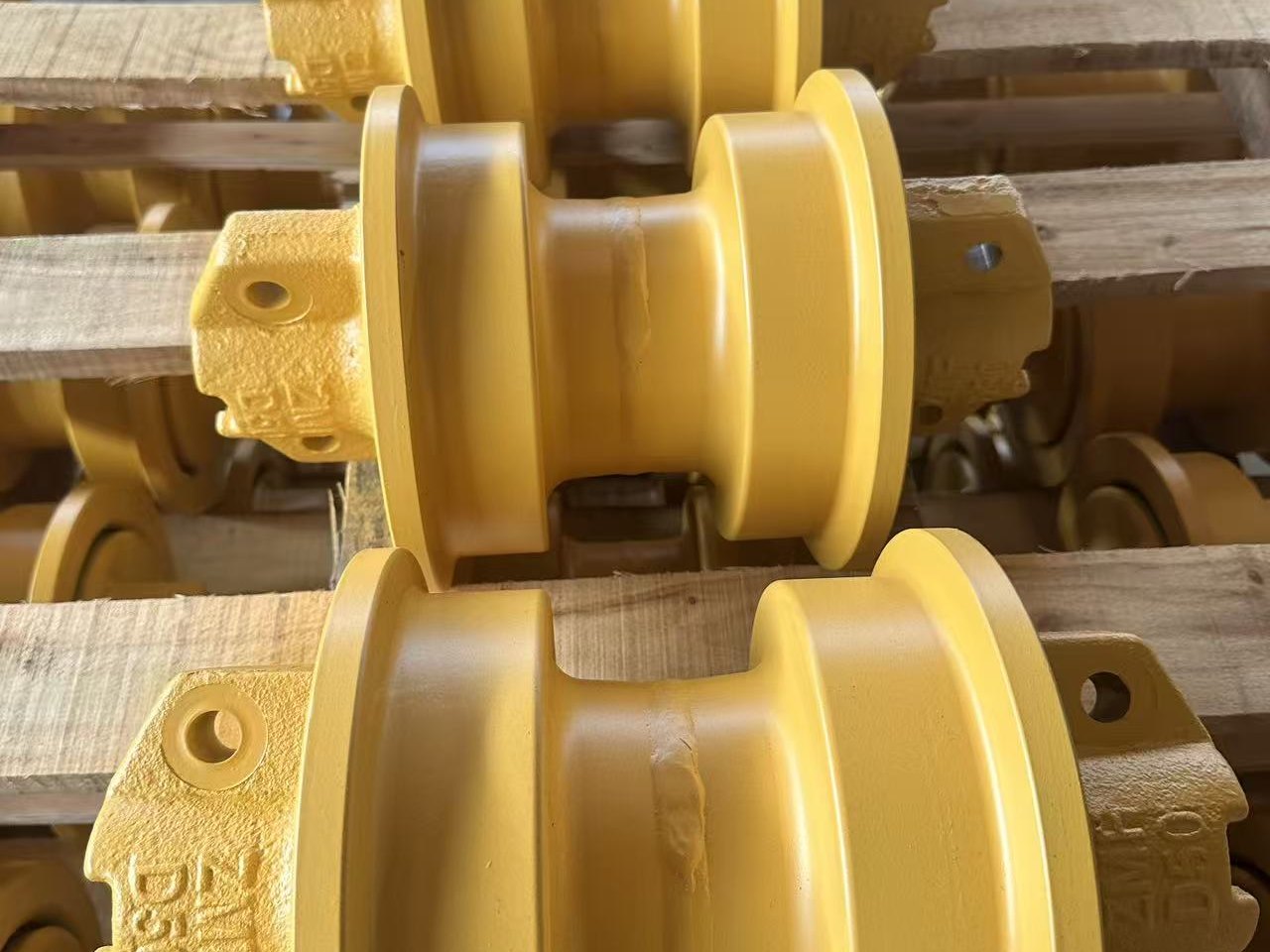 D11N Track Roller